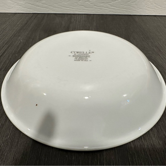 One small microwaveable white Corelle bowl - good condition - Picture 3 of 4